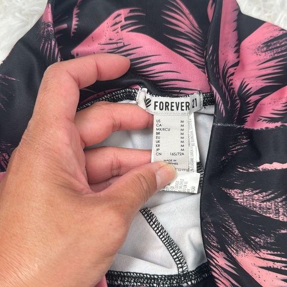 Forever21 pink palm tree shorts - Picture 3 of 4